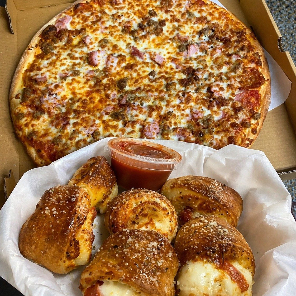 14" 3 Topping Vegan Pizza Plus Vegan Roll.
